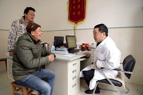 康達醫院聘任神經內科專家嚴家舜為名譽院長，助力學科發展